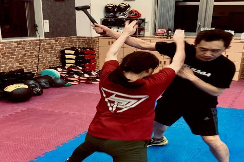 ハンマーで殴られたら クラヴマガ フォアフロント